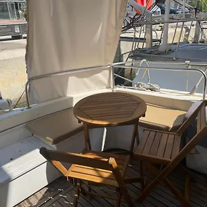 Barco El Marques Hotel en barco Sant Adrià de Besòs